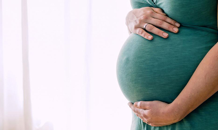 هل تؤثر السمنة على صحة الحامل و الجنين؟
